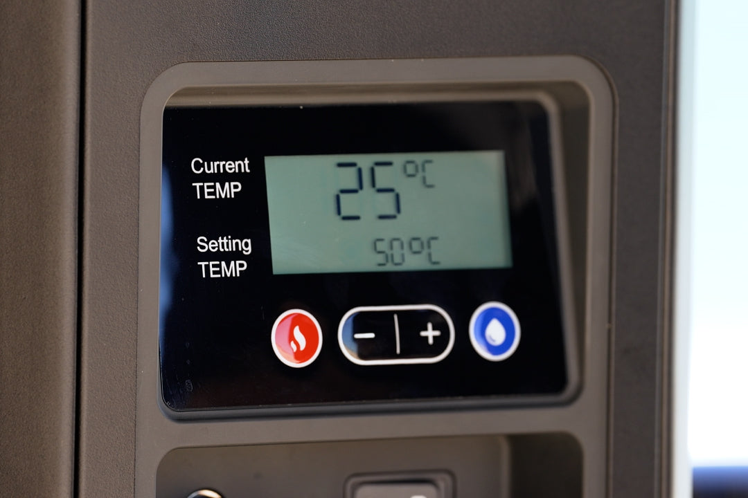 HOTTAP Go digital display showing a current temperature of 25°C (77°F) and a set temperature of 50°C (122°F)