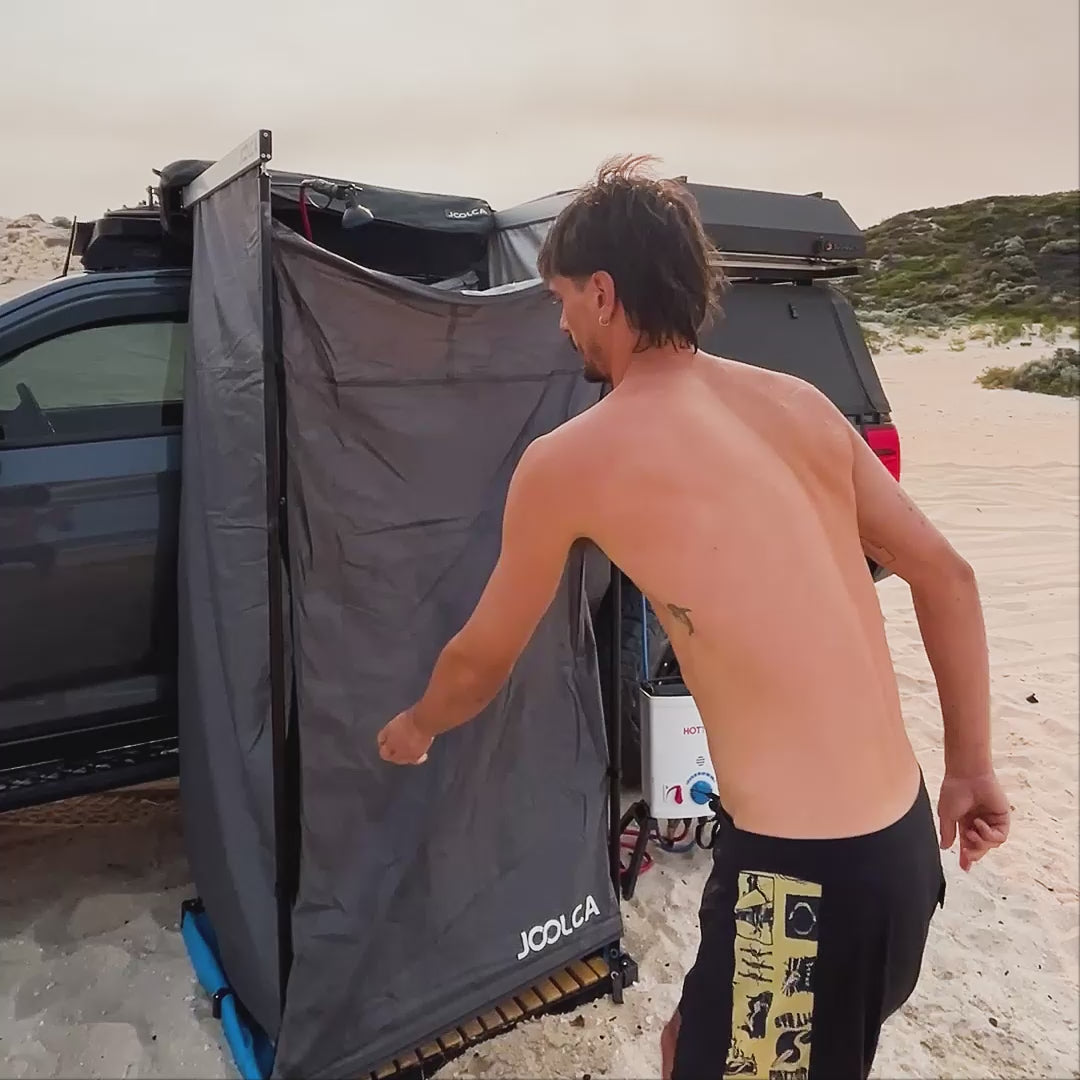 ENSUITE Mounted roof-rack shower tent in use